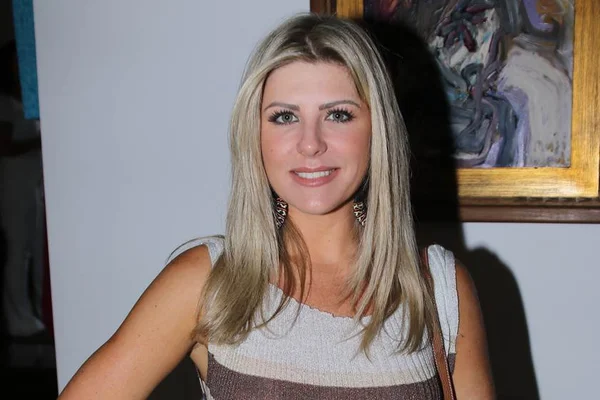 Solteira, ex-BBB Íris Stefanelli conta que vai congelar seus óvulos