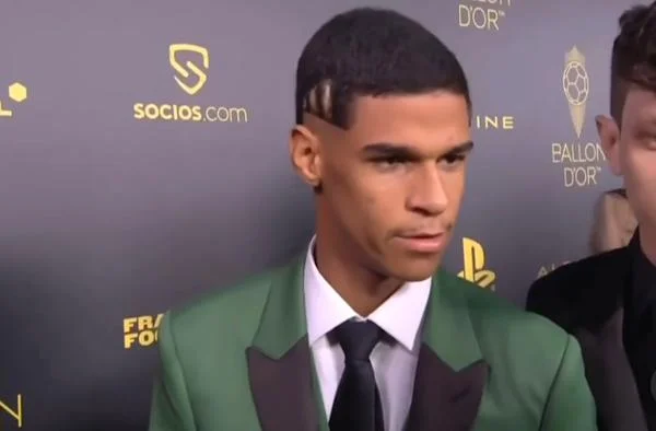 Vamos rir ou chorar? O Luva foi a nossa estrela na Bola de Ouro