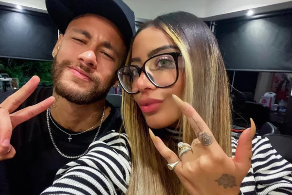 Irmã de Neymar abre álbum de fotos com Helena, Mavie e Mel: “Amor”