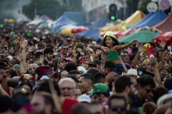 Fotos: bloco Concentra Mas Não Sai contagia público na Asa Norte