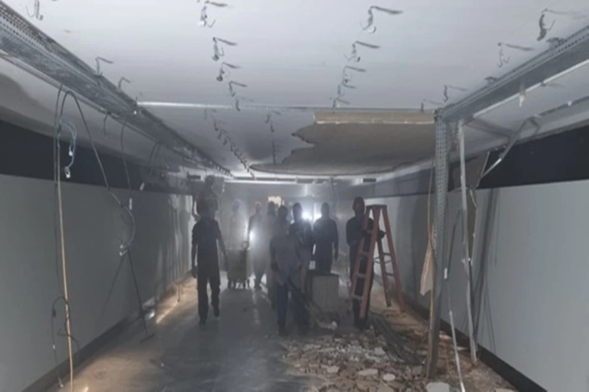 Parte do teto do túnel do tempo da Câmara dos Deputados desaba