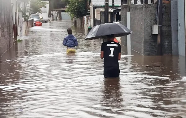 Florianópolis tem mais de 1,6 mil desalojados devido à chuva