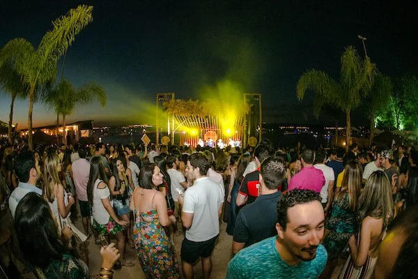 Saulo faz show animado no evento Na Praia - imagem 9 Saulo faz show animado no evento Na Praia - imagem 9