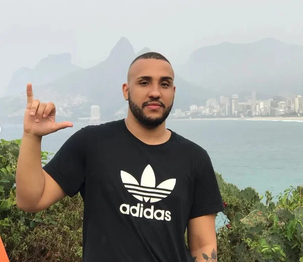 Luan Moraes, de 23 anos, que publicou nas redes sociais que seu saldo bancário havia saído de R$ 0,14 para R$ 2.664,40