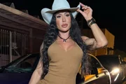 Gracyanne Barbosa recebe presente romântico em casa após alta médica