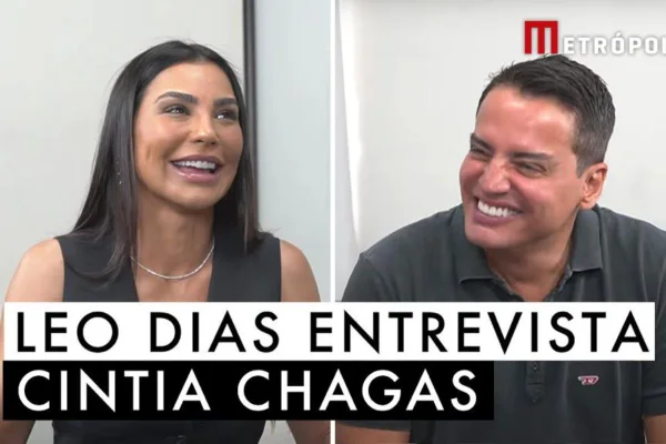 Cíntia Chagas: musa das salas de aula vira musa da Sapucaí. Assista!