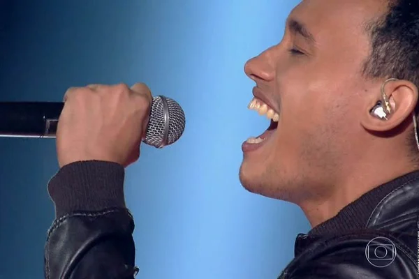 Cantor das ruas de Brasília, Kelvin Bruno continua no The Voice Brasil