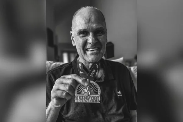 Oscar Schmidt, em foto publicada por seu filho nas redes sociais.