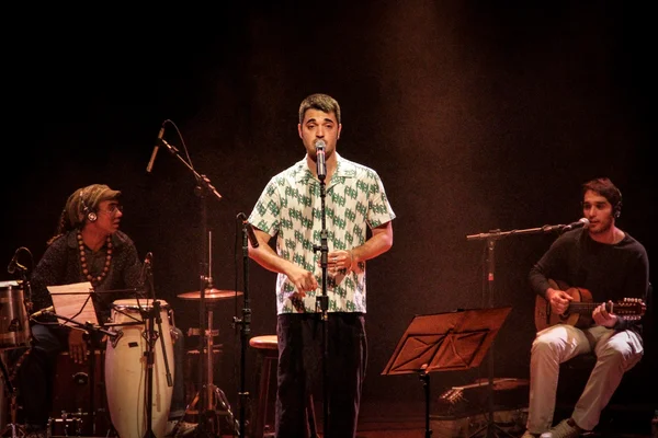 Pela primeira vez na capital, Alexandre Rezende canta no Samba de Bamba