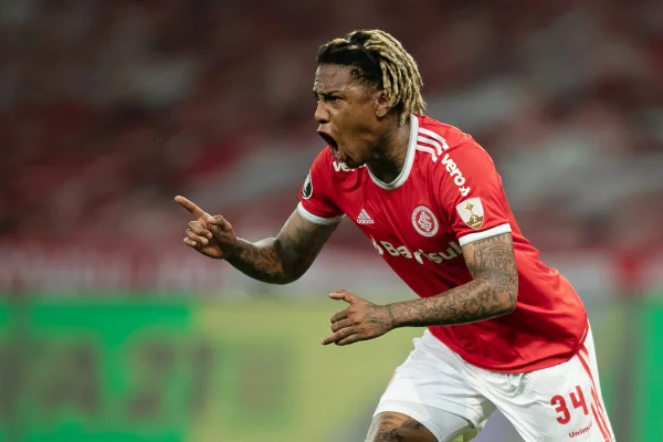 Fluminense faz proposta por atacante Abel Hernández, do Internacional