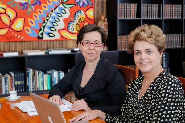 Em redes sociais, Dilma critica demora no reajuste do Bolsa Família