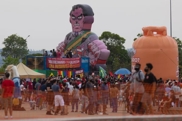 Ato contra o presidente Jair Bolsonaro, em Brasília, reúne centenas de manifestantes