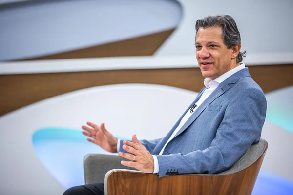 Haddad defende limitação de supersalários: “Pacto de cima para baixo”