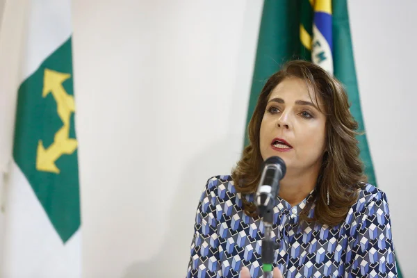 Reitora da UNB Márcia Abrahão durante entrevist