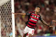 Bruno Henrique comemorando gol diante do Sport