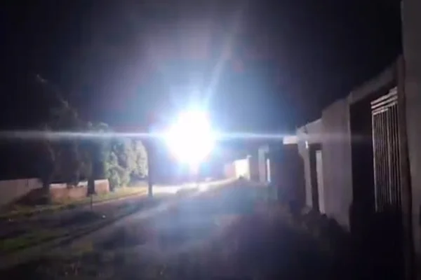 Explosão em poste causa apagão no DF e deixa moradores no escuro
