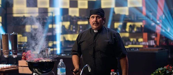 MasterChef Brasil: padre é o rei da sedução e dois cozinheiros saem