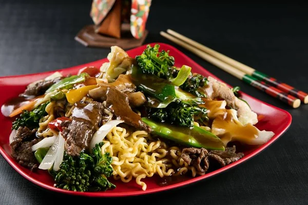 Rosa Takematsu propõe comida nikkei com tempero brasileiro