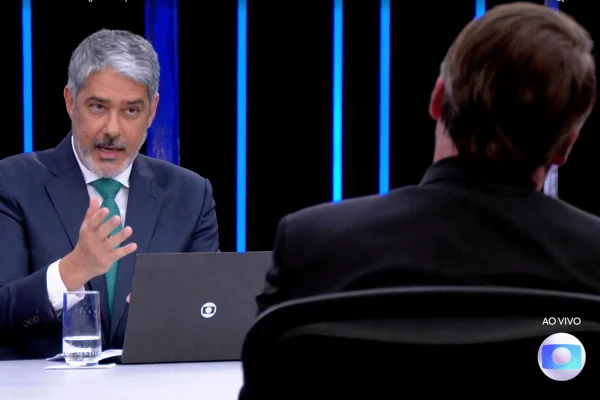 William Bonner durante entrevista candidato eleicoes 2022 jair bolsonaro na rede glodo tv jornal nacional