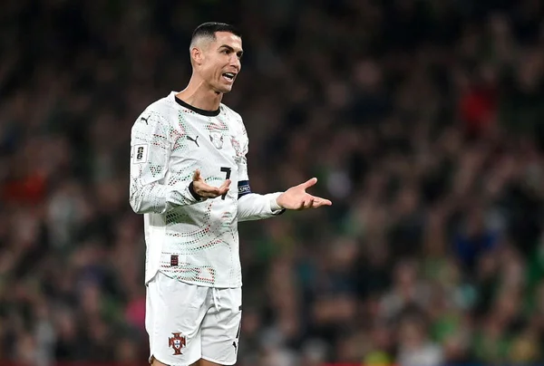 Cristiano Ronaldo é expulso e está fora das Eliminatórias; veja lance