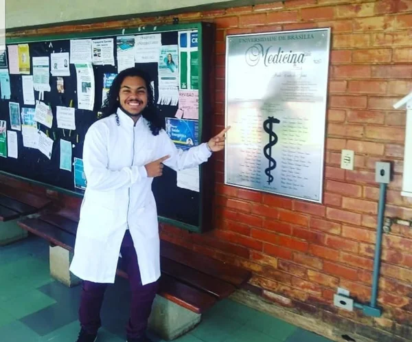 Jovem pensa em desistir de medicina na Unb após mãe ficar desempregada
