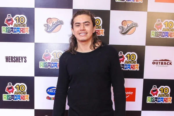 Whindersson Nunes ganha prêmio de melhor humorista da década