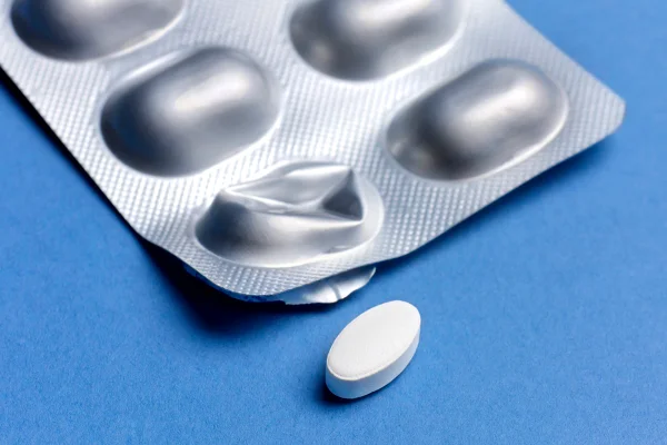 Comprimido removido da cartela. Estatinas. Medicamento. Remédio - pílulas - mounujaro