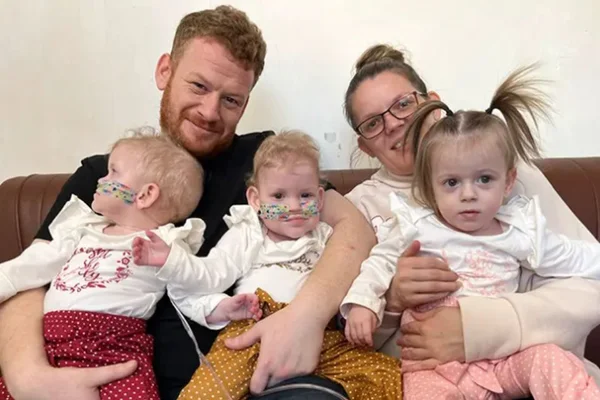 Britânicas quebram recorde de trigêmeas mais prematuras do mundo