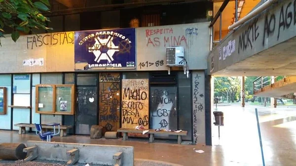 Centro acadêmico da Faculdade de Agronomia da UnB amanhece pichado
