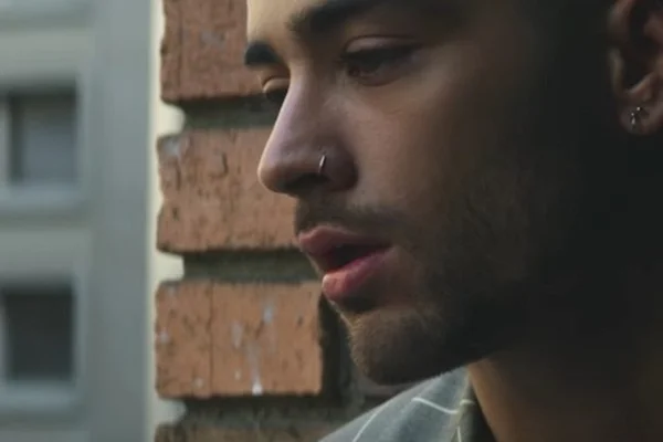 Kelly Clarkson, Zayn e Pabllo Vittar lançaram clipes no feriado