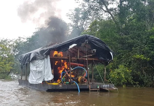 Vídeo: PF destrói R$ 10 mi em equipamentos de garimpeiros em Rondônia