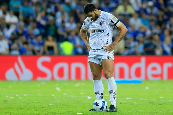 Hulk batendo pênalti pelo Atlético-MG