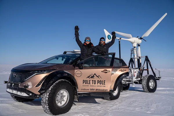 Pole to Pole: começa a superviagem de britânicos num carro elétrico 