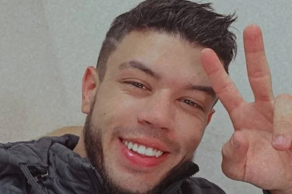 Fabrício Gobi Pinheiro da Luz, de 22 anos, morreu em acidente de moto no primeiro dia de trabalho