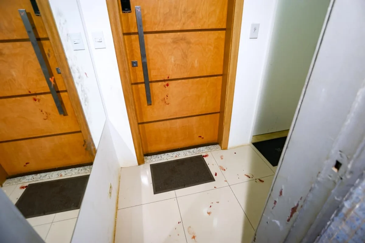 Homem invadiu 2 andares e deixou rastro de sangue em prédio da Asa Sul - imagem 12 Homem invadiu 2 andares e deixou rastro de sangue em prédio da Asa Sul - imagem 12
