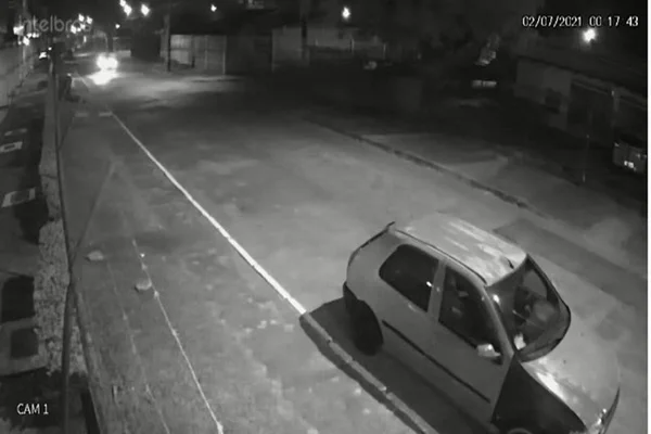 Câmeras de segurança flagram suspeito de matar mulher em faixa de pedestre