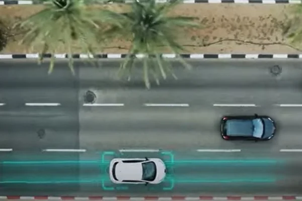 Tecnologia que carrega carro elétrico enquanto se dirige