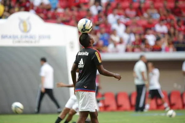 Em estreia de Rueda como técnico, Flamengo vence Atlético Goianiense