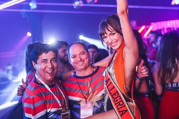 Sapucaí: Camarote Allegria bomba no domingo de Carnaval