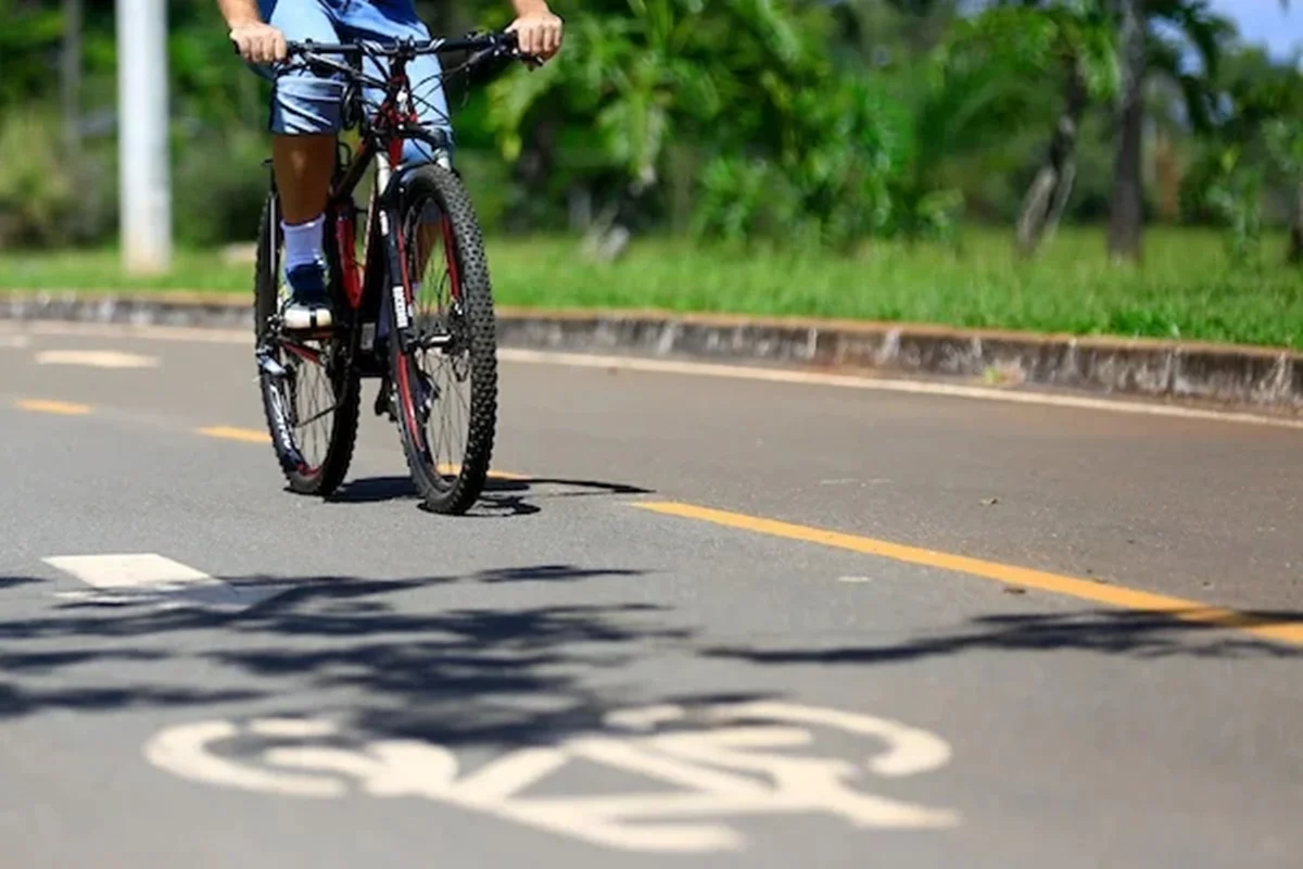 GDF firma contrato de R$ 35 milhões para ciclovias no Plano Piloto