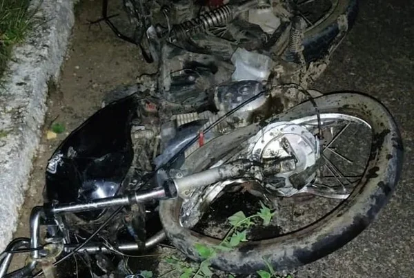 Motociclista morre e duas pessoas ficam feridas em acidente na PB