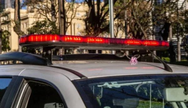 imagem colorida e rodolight de viatura policial