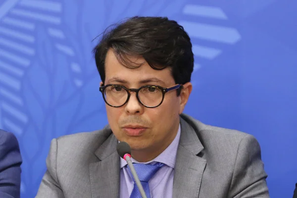 Subchefe para Assuntos Jurídicos da Casa Civil, Humberto Fernandes de Moura, durante entrevista coletiva após cerimônia alusiva aos 200 dias de governo