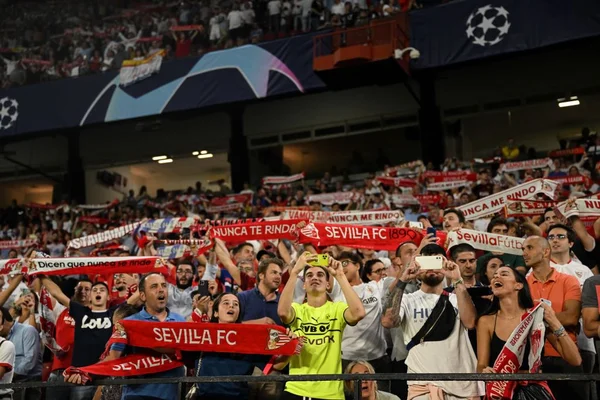 Sevilla é multado pela Uefa em 5 mil euros após cânticos racistas