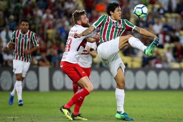 Fluminense vence Inter em casa e respira fora da zona de rebaixamento