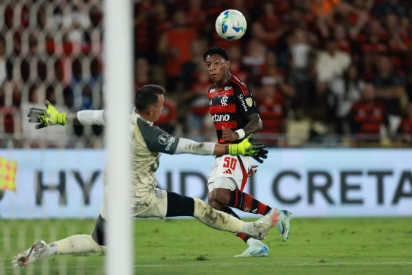 Imagem colorida da partida entre Flamengo x Estudiantes