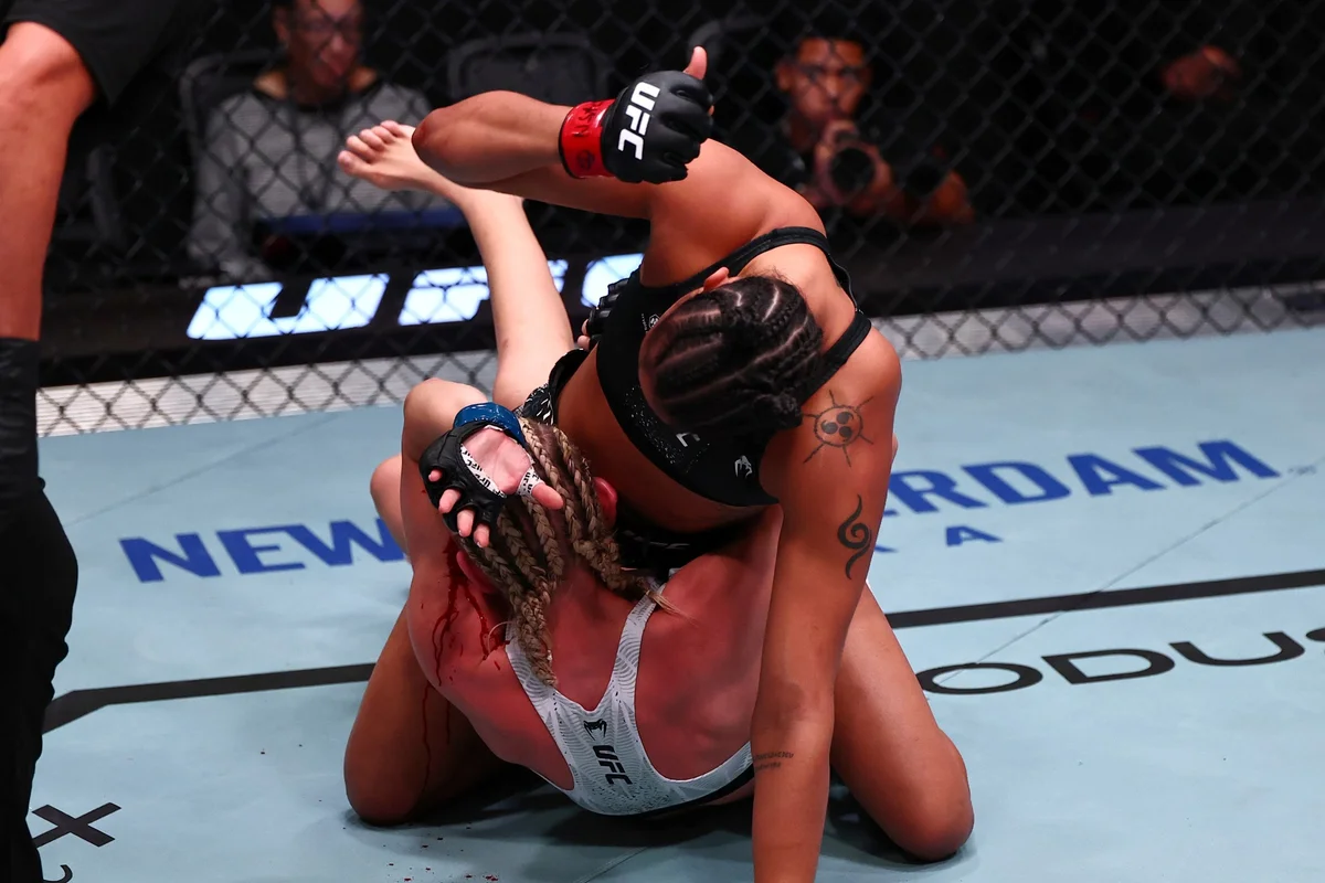 Alice Pereira venceu Daria Zhelezniakova por nocaute técnico. Alice Pereira venceu Daria Zhelezniakova por nocaute técnico.