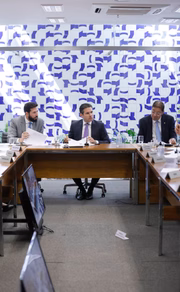 O presidente Hugo Motta em reunião de líderes da Câmara dos Deputados