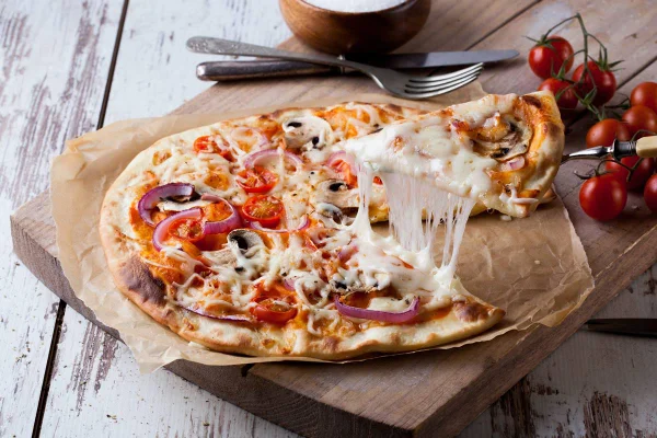 Pizza portuguesa de liquidificador: veja uma versão caseira recheada