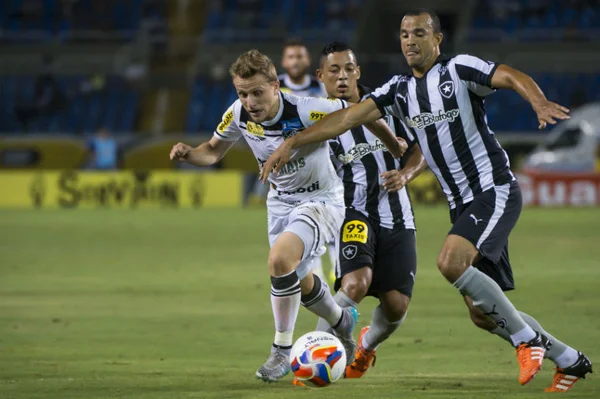 Ceará derrota Botafogo no Engenhão e ainda respira na Série B